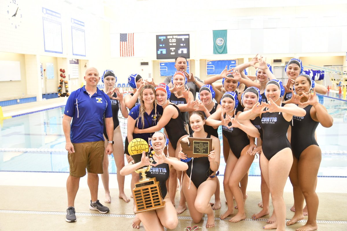 patterson12hawk's tweet photo. @CurtisWaterPolo @ourvikingnation Curtis with the win. 2022 champs.7-5 over Bainbridge Island HS. https://t.co/C58m09BT0h