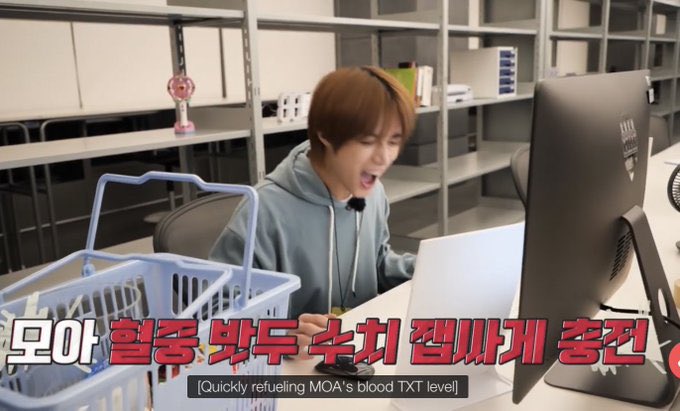TXTUNOFFlClAL's tweet photo. TO DO IS BACK TOMORROW! the first episode for this TO DO season is going to be them playing inside the hybe building JSKSK https://t.co/FLm2TapXDy
