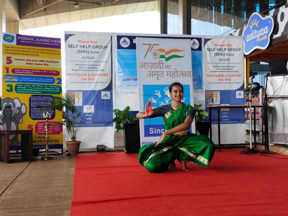 aaiblgairport's tweet photo. #AzadiKaAmritMahotsav
Acft:B737-800
189Seater)by @flyspicejet
Delhi paxFootfall:
29th May,
Arr fromDelhi-181/189
Dep toDelhi-187/189
Ist #AviationChat with #CNS officer conducted at #BelagaviAirport.
Visit SHGs outlet at Airport.
@AAI_Official @MoCA_GoI @ushapadhee1996 @AAIRHQSR https://t.co/tpMGU4K3YM
