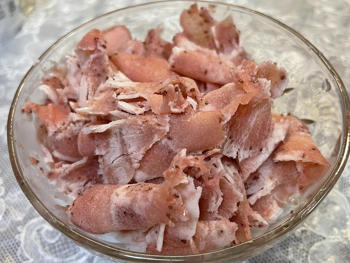 冷凍された豚バラ肉にしか見えない･･･！とあるかき氷の写真が話題に！