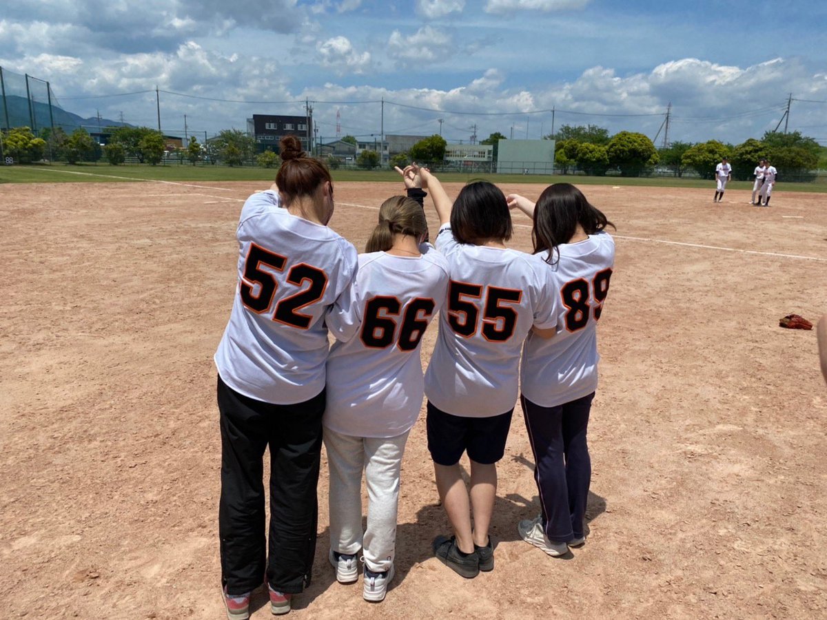 agu_nanshiki's tweet photo. 5月28日 春リーグ VS名古屋商科大学
【スタメン】
1.渡邊ふ 左  #14
2.中村 右  #1
3.松山 一  #16
4.小川 中  #10
5.渡邊つ 三  #6
6.山村 二  #7
7.林 遊  #24
8.瀬川 捕 #50
9.森橋 投  #49
結果0勝4敗でした。
悔しさを糧に秋リーグは東日本大会出場を目指し、日々練習していきたいとと思います🔥 https://t.co/K3J4UKakJf