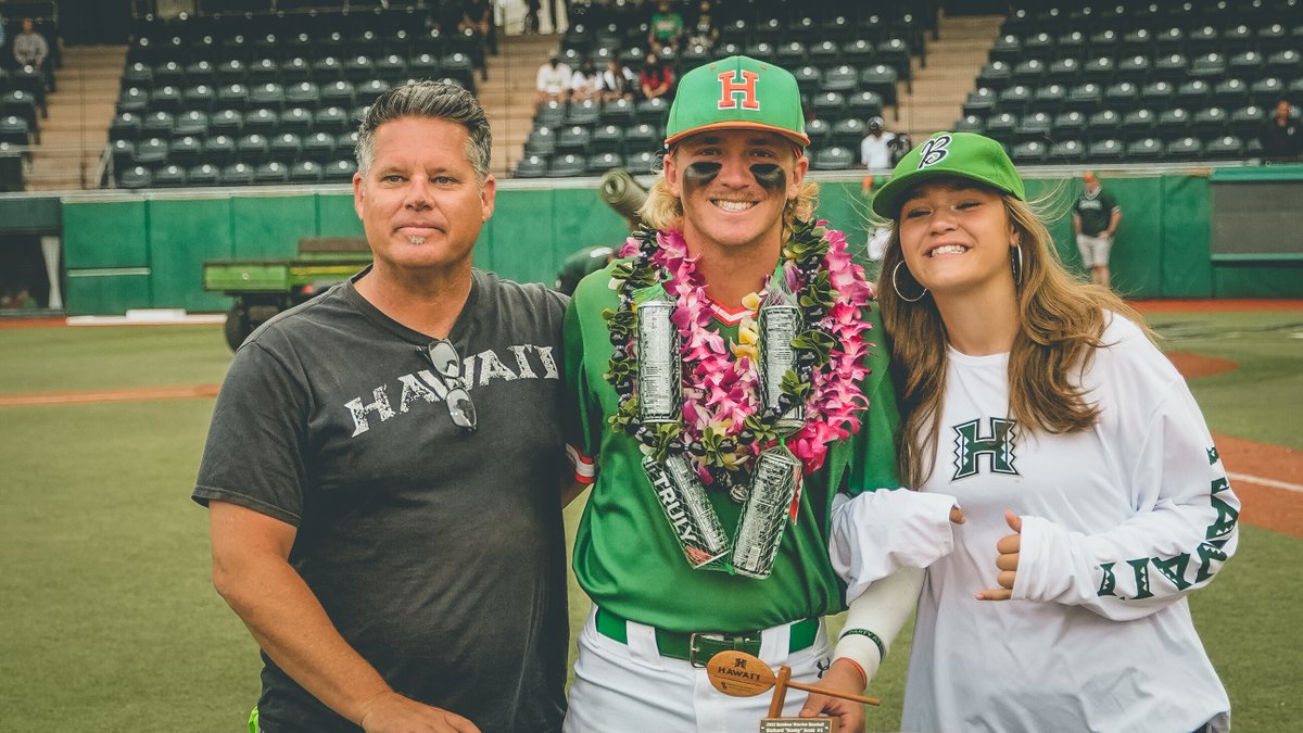 HawaiiAthletics's tweet image. Senior Day at the Les, can't beat it!

#GoBows