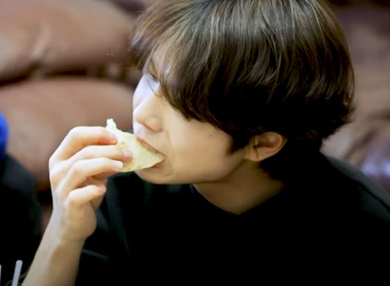 elastkids's tweet photo. ñam ñam :3 <3

#ELAST #StrayKids #엘라스트 #스트레이키즈 https://t.co/r19pEWjM5B