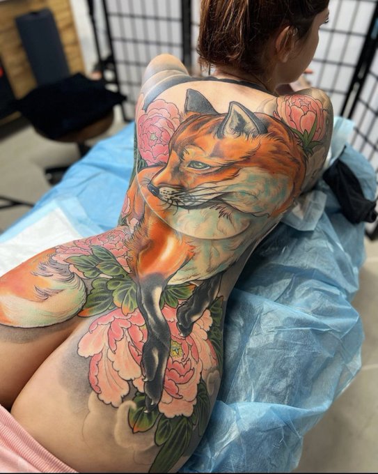 I forgot to post this but my back is finished!! 🌷 https://t.co/fnti2Ic33L