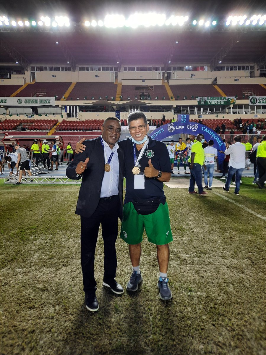 ArielAGuevaraO1's tweet photo. Con el D.T Campeón del Apertura 2022, Jair Palacios, Alianza y Siempre Alianza.... https://t.co/Ab4lFuBnqz