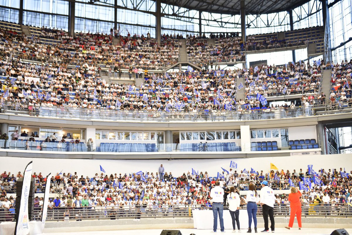 TereJimenezE's tweet photo. Agradezco a todas y todos los jóvenes que me han acompañado durante mi campaña, con su energía y entusiasmo dieron vida a nuestras propuestas y seguiremos trabajando en equipo por el presente y el futuro de Aguascalientes. ¡Nunca se rindan y sigan cumpliendo sus sueños! https://t.co/gS0dPOo4ud