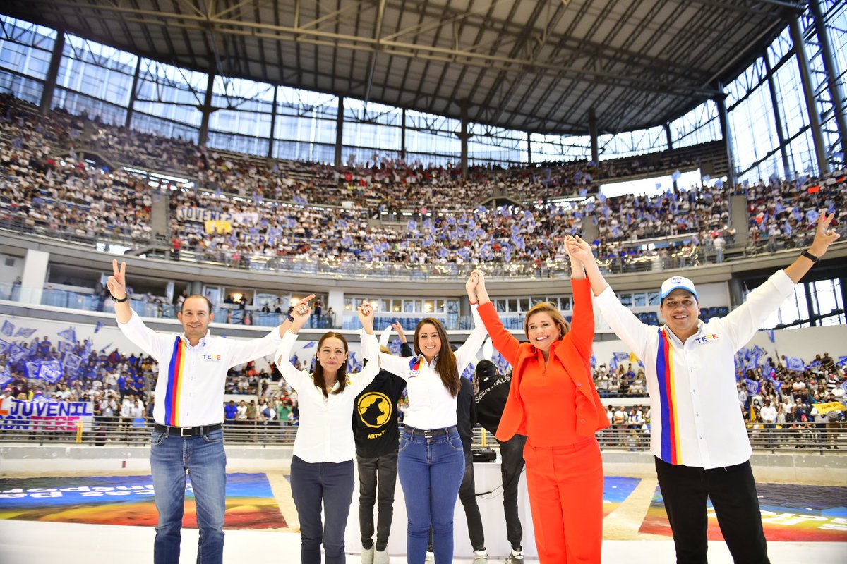 TereJimenezE's tweet photo. Agradezco a todas y todos los jóvenes que me han acompañado durante mi campaña, con su energía y entusiasmo dieron vida a nuestras propuestas y seguiremos trabajando en equipo por el presente y el futuro de Aguascalientes. ¡Nunca se rindan y sigan cumpliendo sus sueños! https://t.co/gS0dPOo4ud