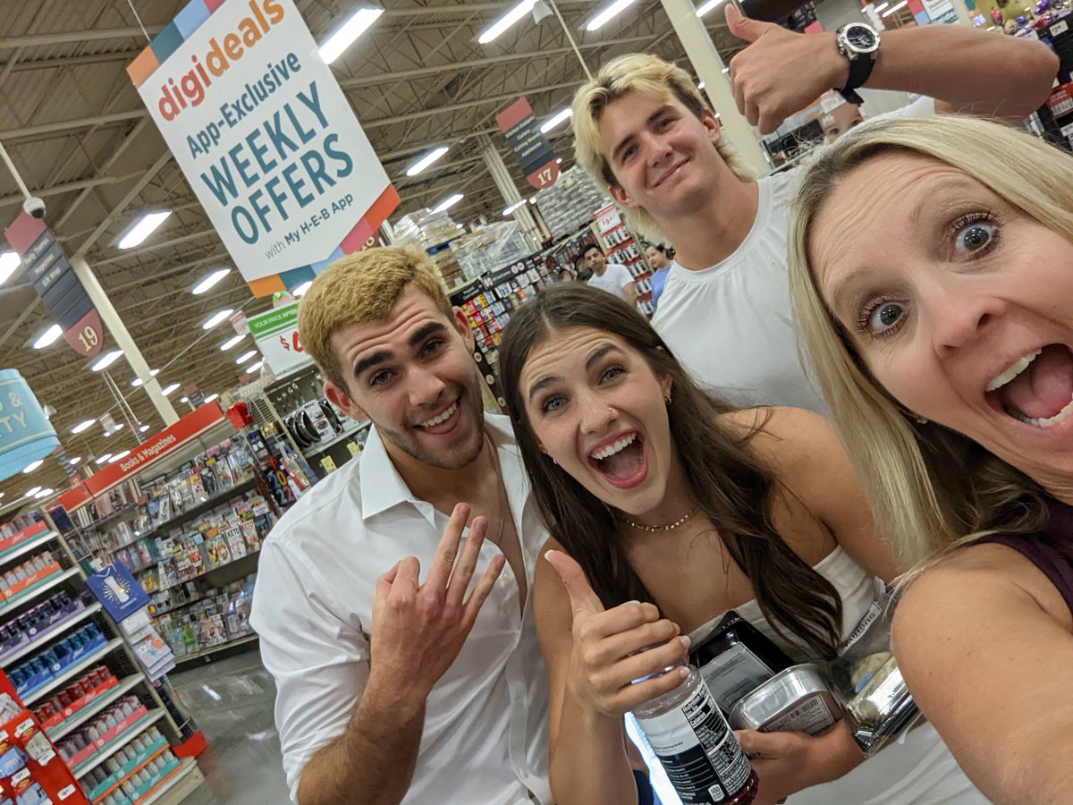 Ran into some Summer Creek High School Alumni after graduation! 
<a href="/TroyMadelyn/">Madelyn Troy</a> <a href="/AdamTroy05/">Adam Troy</a> <a href="/gavinpe97192178/">gavin perez</a>