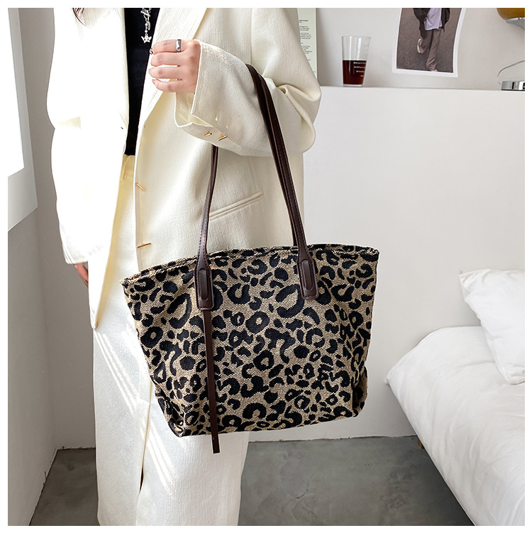 tongcaipacking's tweet photo. leopard single shoulder women's bag new Korean version large capacity Tote Bag fashion shopping bag https://t.co/6ErGlGLmX4