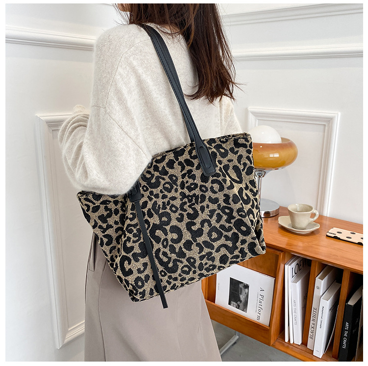 tongcaipacking's tweet photo. leopard single shoulder women's bag new Korean version large capacity Tote Bag fashion shopping bag https://t.co/6ErGlGLmX4