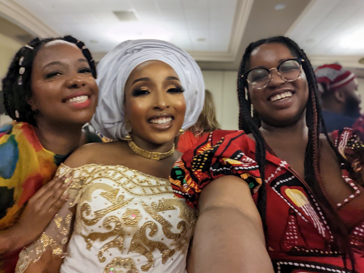 _NIAnderthal's tweet photo. @sistersamah and Nnena were the cutest couple at @bfsfilmfest so glad to have been apart of their love story. S/o to @cupcakesriots - ‘twas a #bfsff reunion 💃🏾💞 https://t.co/sdeuZcFx7p
