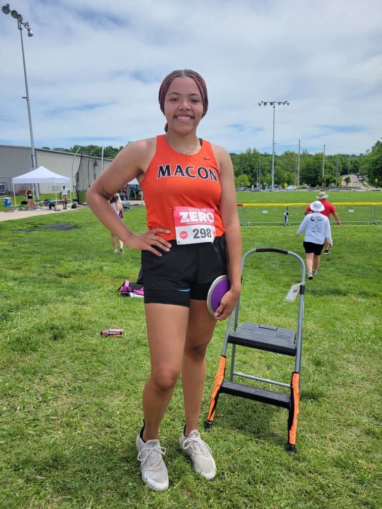 👉🏻👉🏻 Jasmine Outlaw takes 5th in Class 3 girls discus💪🏼💪🏼<a href="/ChrisDuerr/">Chris Duerr</a> <a href="/CaelanMcGeeKTVO/">Caelan McGee KTVO</a>