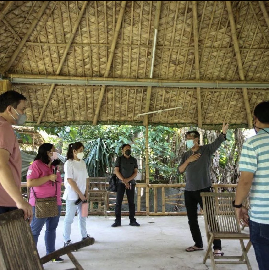 kikopangilinan's tweet photo. Unang farm staff meeting matapos ang eleksyon. Maraming gawain sa farm ang hindi natutukan habang busy ako sa halalan. Maraming kailangan asikasuhin. https://t.co/2NgEiiBHBB