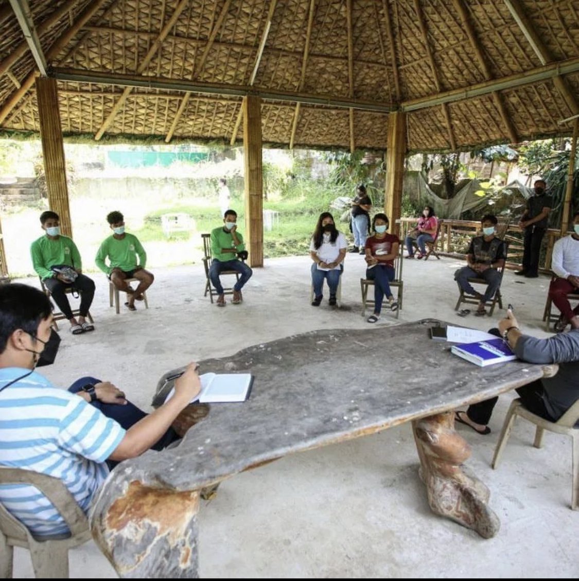 kikopangilinan's tweet photo. Unang farm staff meeting matapos ang eleksyon. Maraming gawain sa farm ang hindi natutukan habang busy ako sa halalan. Maraming kailangan asikasuhin. https://t.co/2NgEiiBHBB