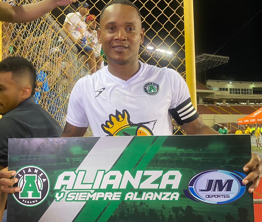 ¡HISTÓRICO! 😎💪🏾🏆🇵🇦⚽

César "Bombo" Medina logra levantar el primer título del <a href="/alianzafc/">Alianza, F.C.</a> en la <a href="/LPFpanama/">LPF TIGO</a>. 

#JMDeportes #LPF #Panamá