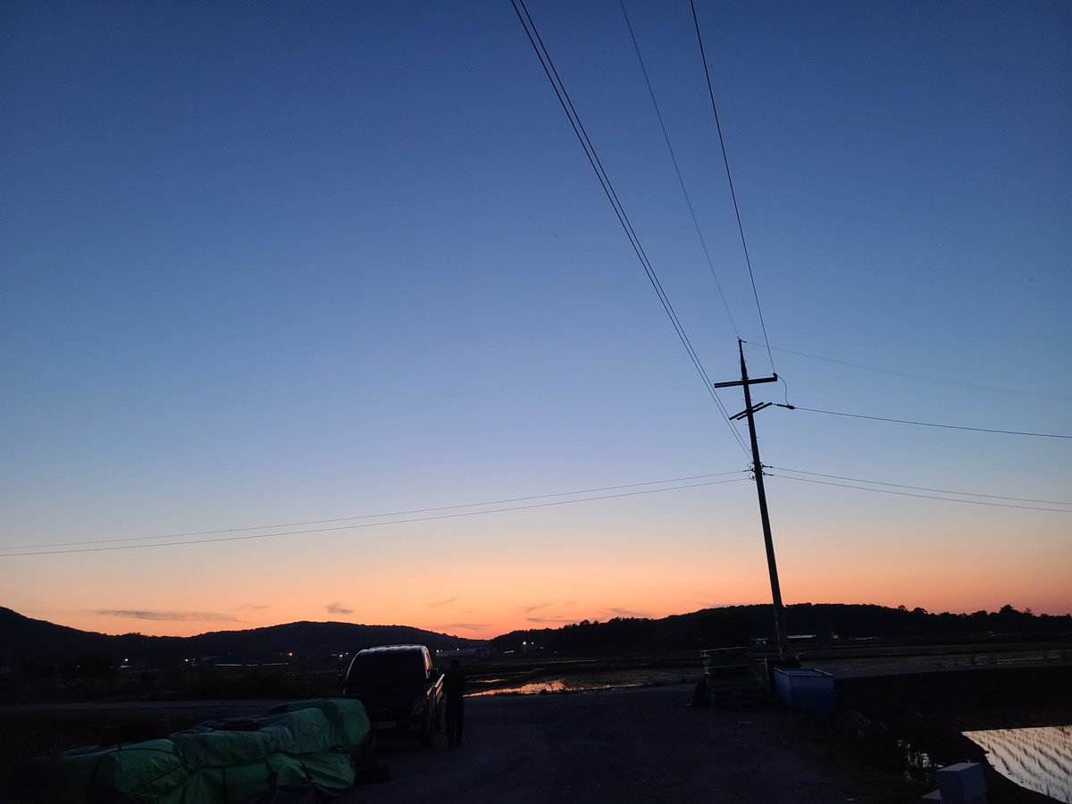 ram_aird's tweet photo. The setting of the sun was like a reward for a hard day.
For some, it's the same sunset every day, for others it's like a brilliant treasure...
@ooz_official #OOZ  #OOZSunset https://t.co/uXlM26DmOZ
