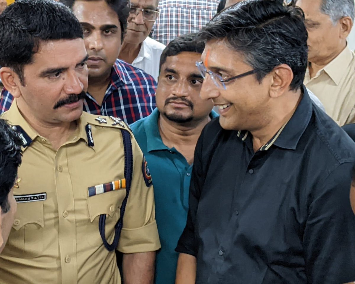 DadarVyapariS's tweet image. This was the first ever program where our honourable CP has made a platform for the citizens forum. We will surely work together to make a better #Mumbai #Dadar #DVS #DadarVyapariSangh
@CPMumbaiPolice @vishwasnp @pranayaa @mumbaitraffic @MumbaiPolice @DighavkarKiran @SunielShahh