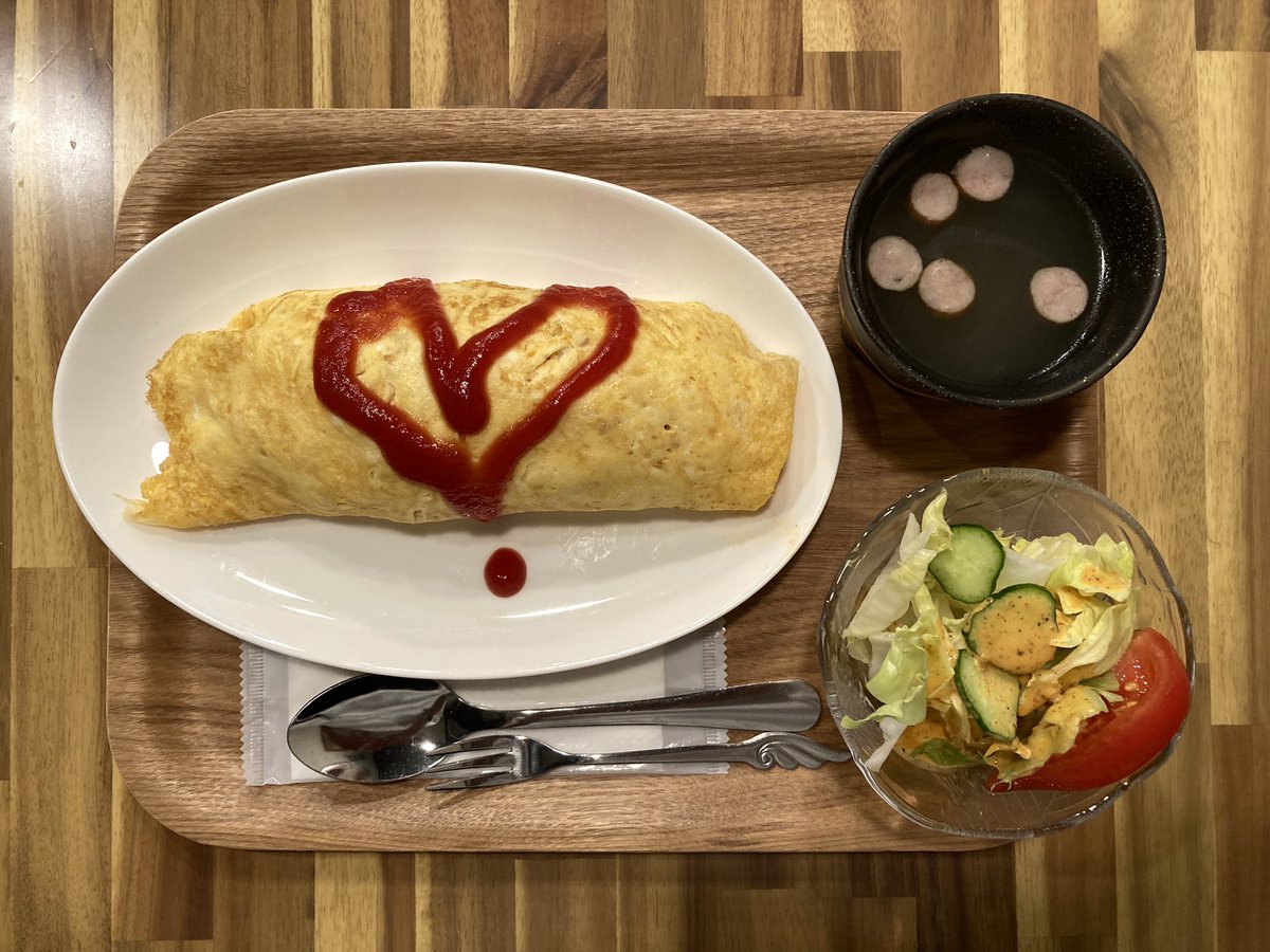 omikujihikitai's tweet photo. 朝からアイスコーヒー🧊だけで
乗り切ってランチ🍽
＃BISCUS さんの日替わりランチと🍓のクリソ。
お腹も心も喜びました✨
ごちそうさまでした😋 https://t.co/s2WkpIEnO3