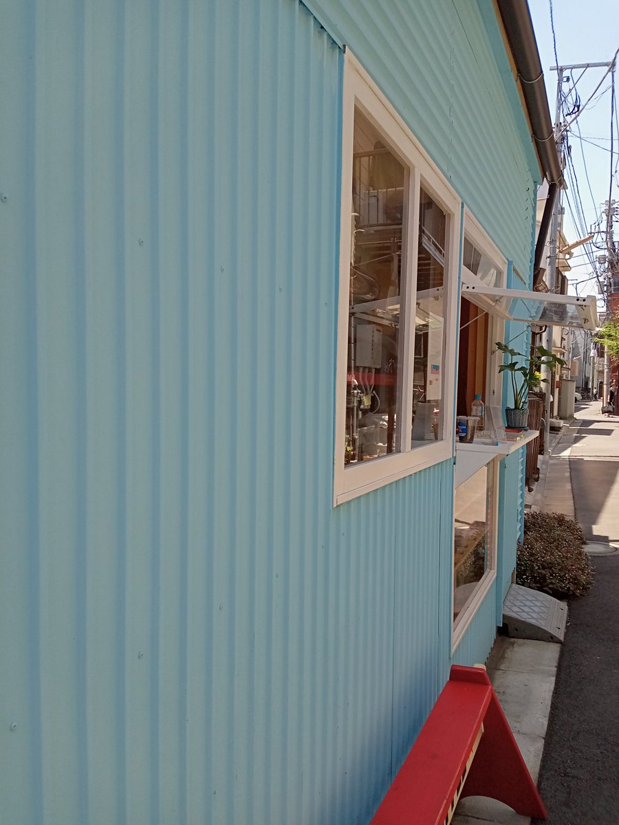 leehoo0410's tweet photo. 清澄白河の路地裏にある「TINY PARADISE COFFEE」さん。エスプレッソトニックと本日のフード。そして元俳優の坂口憲二さんが焙煎士であるThe Rising Sun Coffeeの豆も購入☕カワイイスタッフさんも親しみやすく、またふらっと行ってみようかな。
#清澄白河 #コーヒースタンド #TINYPARADISECOFFEE https://t.co/hpk3rt1dd8