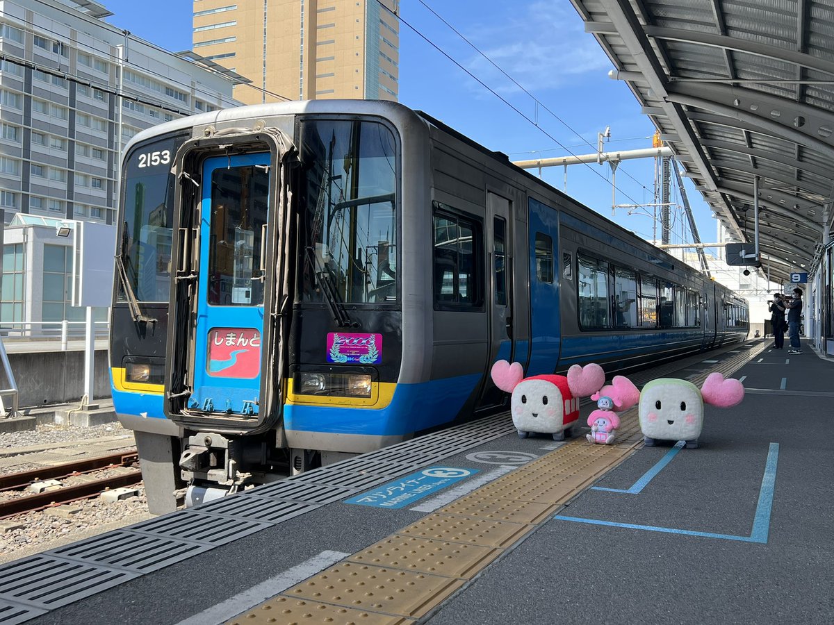 7colors_frp's tweet image. 高松駅に到着

 #Remember2000