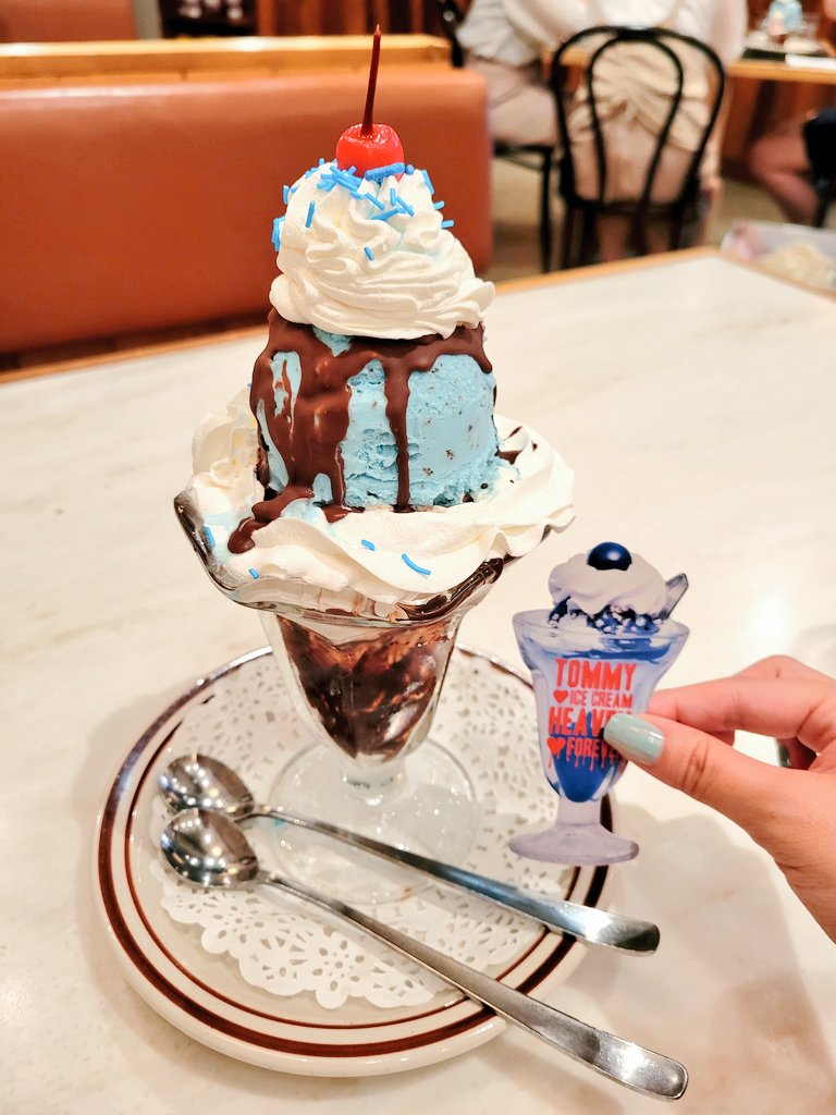 おにくとホホカムダイナー行った😃 Tommyの ICE CREM HEAVEN FOREVER