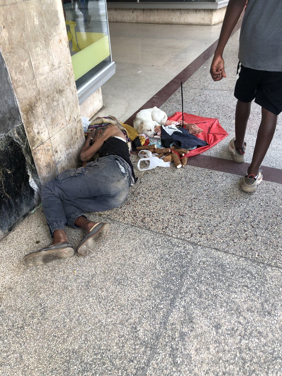 YandyDPCuba's tweet photo. @LaOtraCecilia @YRoque2021 #Hababa calle Galiano. https://t.co/UdZNcBkjBW