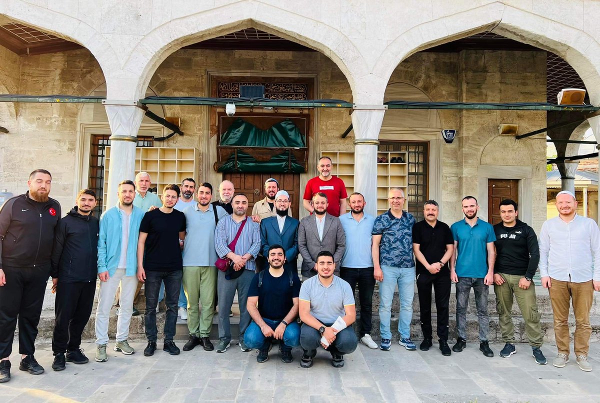 binalimurtaza's tweet photo. Davetimize icabet edip sabahın 5’inde camiye koşan yiğitlerle bereketli bir sabah geçirdik hamd olsun.

Çorba içtik, muhabbet ettik.
Tatlı yedik, tatlı konuştuk.

En güzel sabahlar camilerde namazla başlar 🤲🌺 https://t.co/UPC7H9dbvX