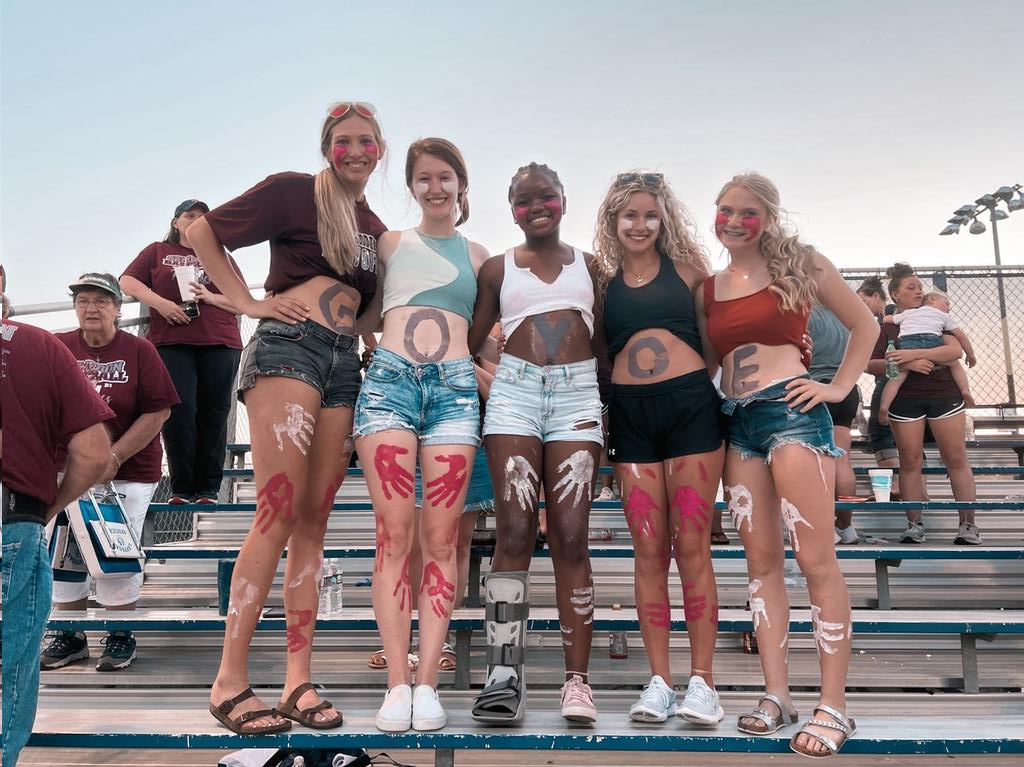 DriskaAinsley's tweet photo. Setting the standard for the energy of senior year!!!🥳 #Classof2023 #SeniorYear #LastDance #ypnd https://t.co/vUvHA0QEfH