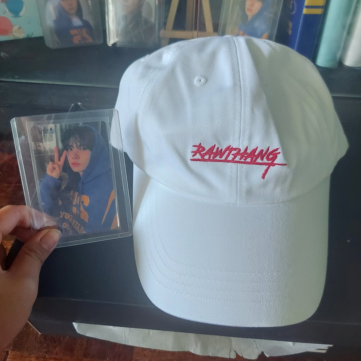 fairy_hyunjin's tweet photo. tysm @fourlshop !!! 😭😭😭 super lakas talaga ng sparks ng shoes na to ✨️✨️super prettyyy same cap na din with ethan batumbakal (ps: di po kasama sa binili ko yubg pc 😂) #FLSproofs https://t.co/0n1RIFmwpK