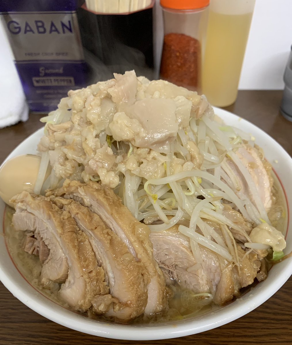 FACTGAREDEN's tweet photo. “ラーメン二郎　横浜関内店”

小ぶたダブル
全マシマシ
美味しかった♪😋 https://t.co/uFyTrB7W65