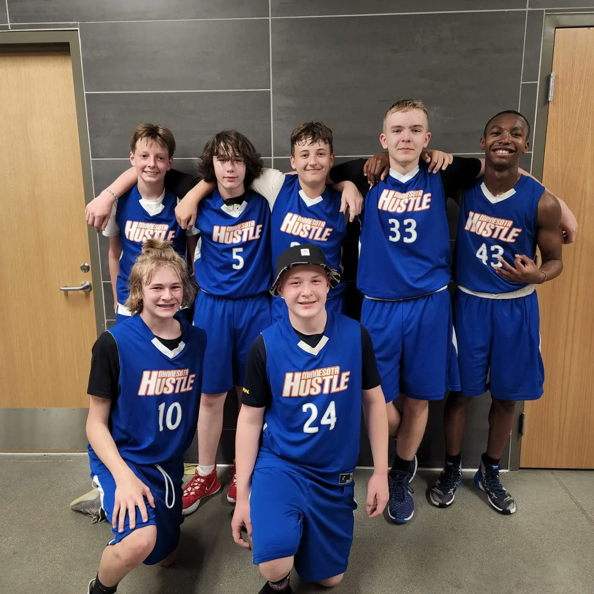🏀 These boys played hard and took home 3rd place today! 🥉👏💪🏀
#MNHustle #3