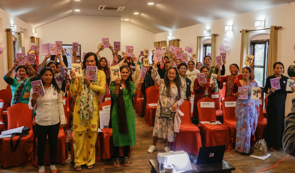 LoomNepal's tweet image. 'म' महिलावादी कथाकंन दोस्रो शृंखला पुस्तक विमोचनका केही झलकहरू।
'म' महिला अधिकारका विविध मुद्दाहरूमा निरन्तर रूपमा काम गर्ने महिला र क्वियर अधिकारकर्मीहरूको व्यक्तिगत कथाहरूको संग्रह हो। #StoriesThatMatter