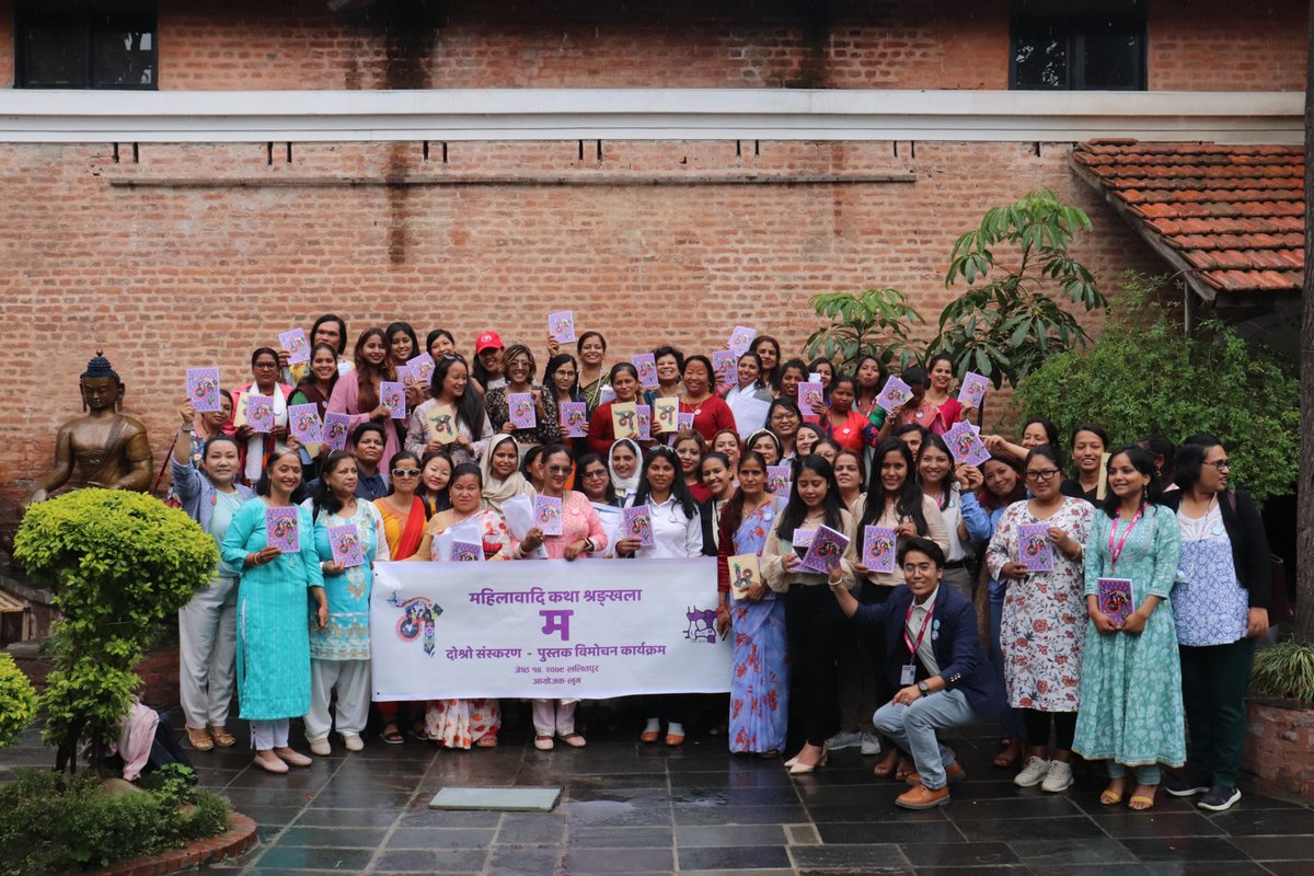 LoomNepal's tweet image. 'म' महिलावादी कथाकंन दोस्रो शृंखला पुस्तक विमोचनका केही झलकहरू।
'म' महिला अधिकारका विविध मुद्दाहरूमा निरन्तर रूपमा काम गर्ने महिला र क्वियर अधिकारकर्मीहरूको व्यक्तिगत कथाहरूको संग्रह हो। #StoriesThatMatter