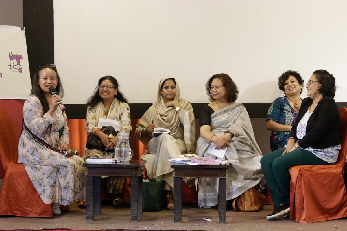 LoomNepal's tweet image. 'म' महिलावादी कथाकंन दोस्रो शृंखला पुस्तक विमोचनका केही झलकहरू।
'म' महिला अधिकारका विविध मुद्दाहरूमा निरन्तर रूपमा काम गर्ने महिला र क्वियर अधिकारकर्मीहरूको व्यक्तिगत कथाहरूको संग्रह हो। #StoriesThatMatter