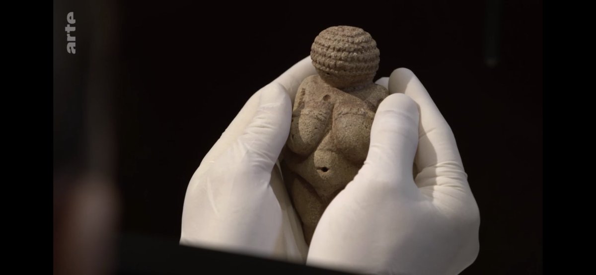 Excellent documentaire à revoir sur <a href="/ARTEfr/">ARTE</a> sur la Vénus de Willendorf, en replay jusqu’au 26 juin !