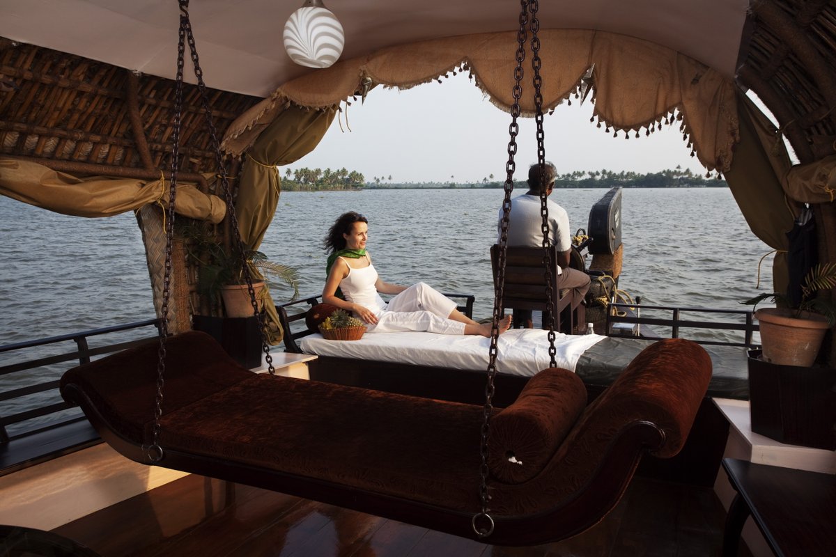 distantfrontier's tweet photo. This could be you enjoying the rural vistas, feeling the breeze embrace you on a houseboat in the serene and scenic backwaters of Kerala. India is open!!!

#beinspired #Travel #india #Incredibleindia #Backwaters #southindia #kerala #indiaisopen #indiaisready #exploreindia https://t.co/P6GlrK8UF3