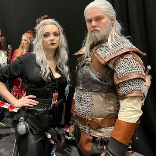 dNoDice's tweet photo. Last day of #ComiconLondon 😥 

Yesterday was full of Witcher goodness, including meeting the voice of the Witch, @DCockle. Then checking out some of the great stuff in Artist's Alley, like Samm's Item Shop and @LazyDragonUK. https://t.co/jRwdGfBApD