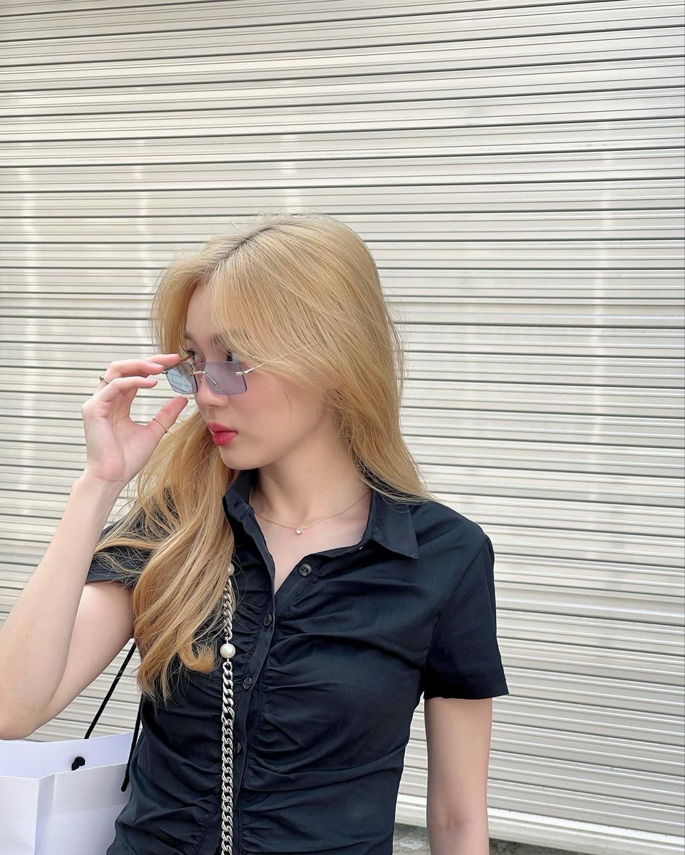 เลิฟรัก tweet media