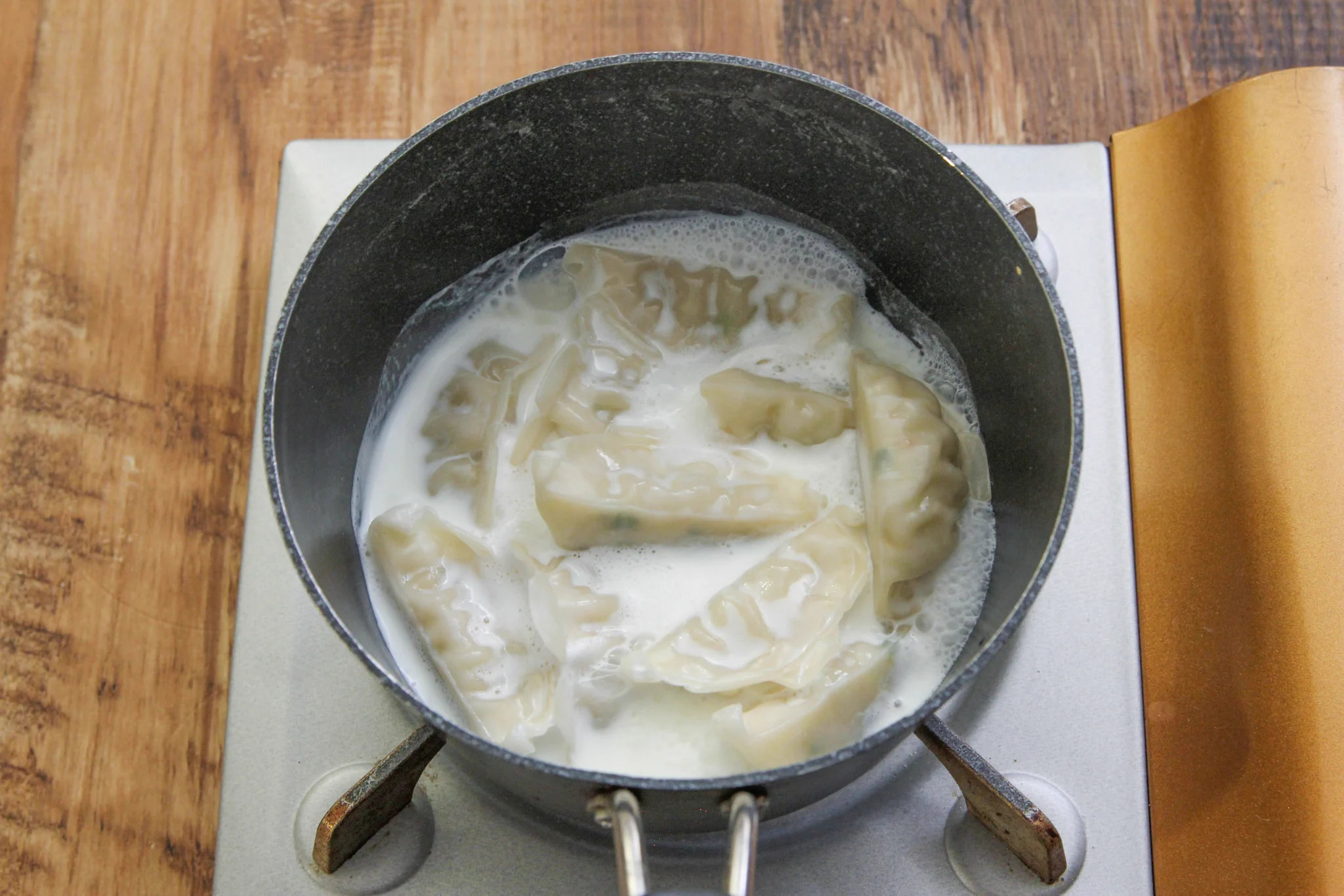 生パスタ感覚で食べられる？！冷凍水餃子や冷凍餃子が好きな人必見、とっても美味しそうな料理のレシピ！