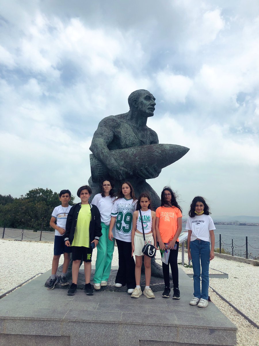 Tarihe sığmayan destan Çanakkale! 
Gazi Mustafa Kemal Atatürk’ü ve Çanakkale’de vatan için şehit olan  kahramanlarımızı rahmetle,minnetle anıyoruz. 
Kahramanlıklarınızı unutmayacağız.
<a href="/cigdemkarakas16/">Çiğdem Karakaş</a> <a href="/NurhanAcarr/">Nurhan Acar</a> <a href="/yakacik_doga/">DOĞA KOLEJİ YAKACIK KAMPÜSÜ</a>