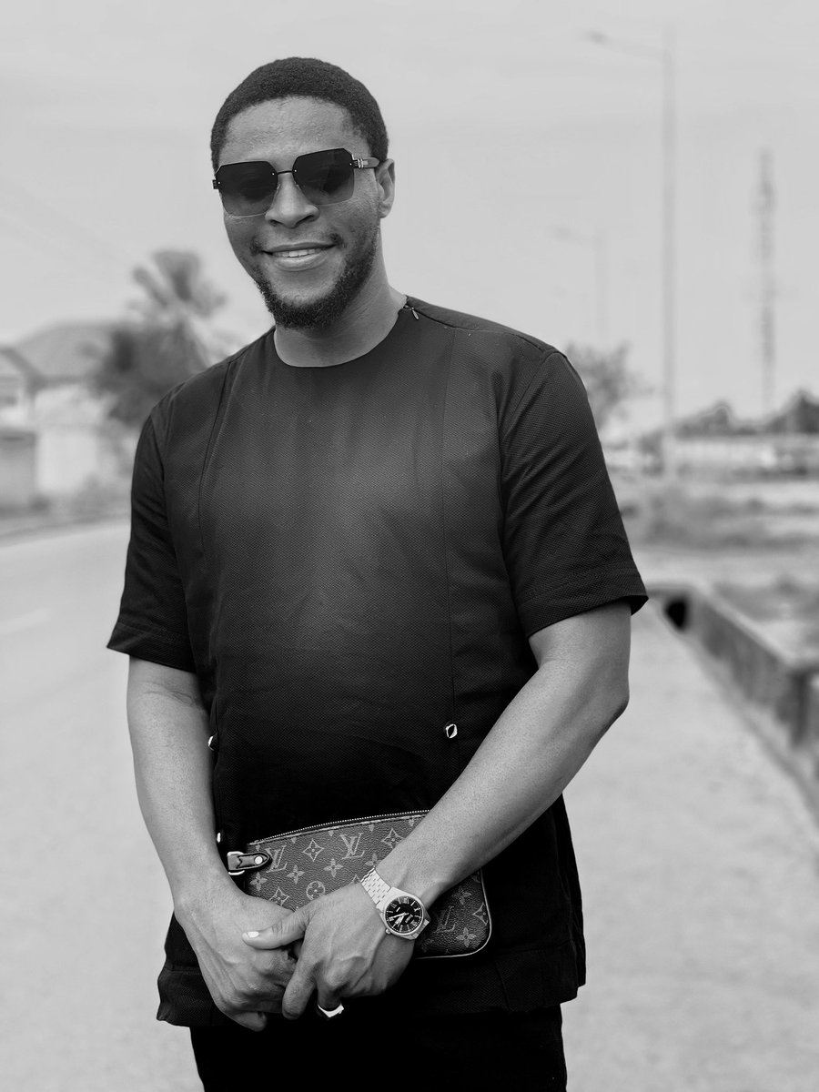 iam_benaffat's tweet photo. Stand tall and smile!
#weekend #menswear #louisvitton #gucci #lv #stauer #shades #handbag #bw #ring #wristwatch
#letItBen🔥 https://t.co/AHyc3C1qc0