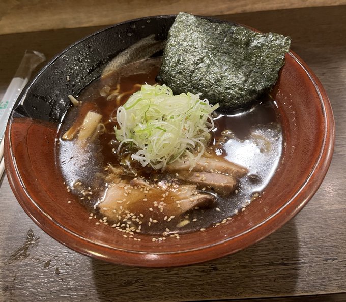 唐突にラーメン🍜食べたくなって女ひとりで食いにきた 
