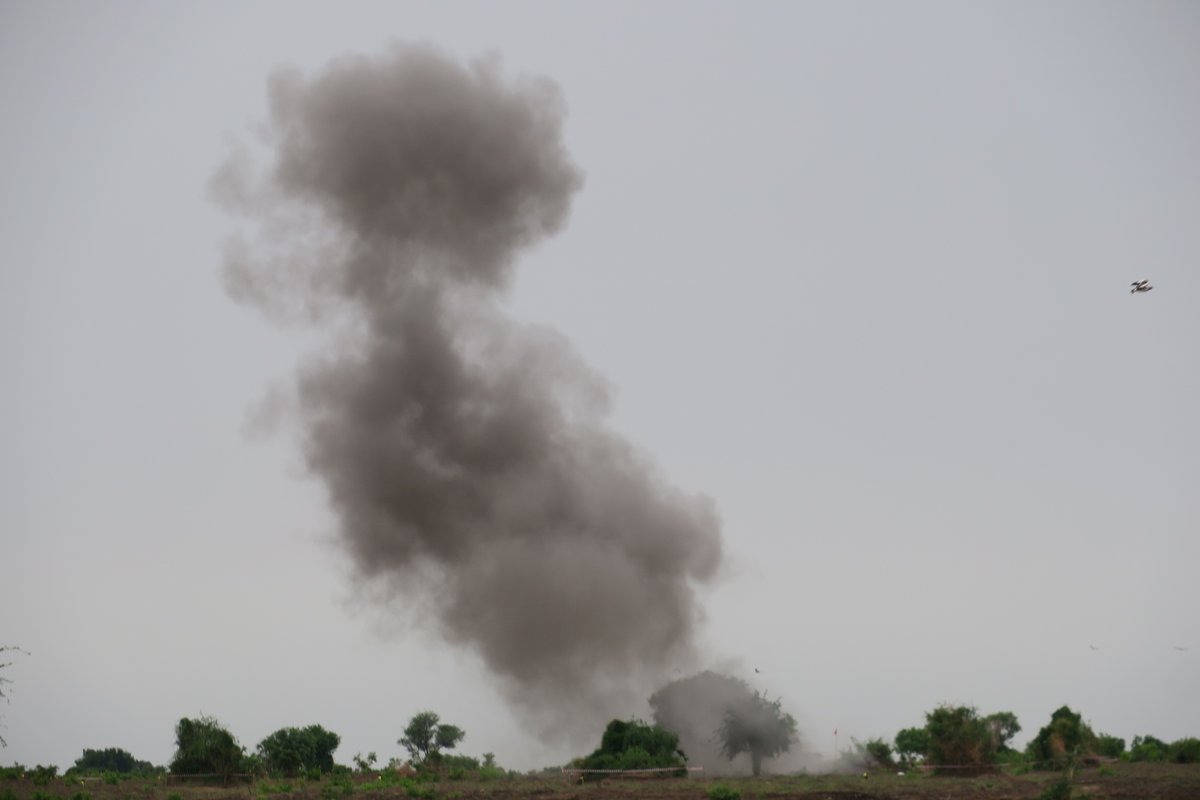 On #PKDay, read abt the critical work done by <a href="/UNMAS/">UNMAS</a> &amp; national deminers as #SouthSudan🇸🇸makes the difficult journey from war to peace. As #UNMISS Deputy Head +Humanitarian Coordinator <a href="/NyantiSara/">Mme. Sara Beysolow Nyanti</a> says “These deminers are heroes.” bit.ly/38RBcrE
#PeoplePeaceProgress #A4P