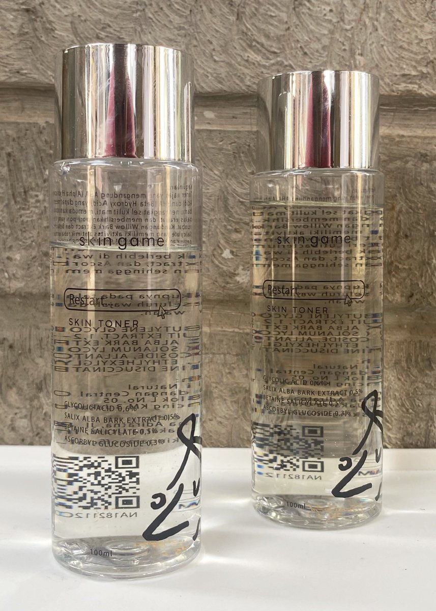 h0neymilktea_'s tweet photo. ada yg masih takut buat pake exfoliating? atau lagi cari exfoliating gentle untuk pemula? harus baca thread aku dibawah ini⤵️

exfoliating toner yang ga bikin kulit kering / kerasa tingling, fungsi nya untuk mengangkat sel kulit mati. cocok untuk pemula🫶🏻

#racuninskincare https://t.co/RVLq9AqxJx