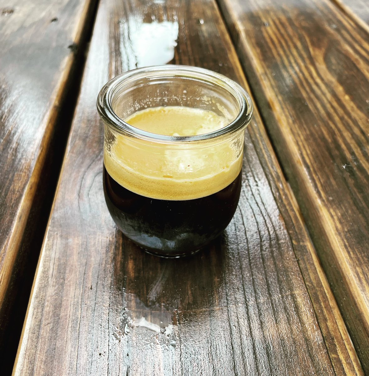 SplitRailCoffee's tweet photo. rainy morning, double espresso = pretty good day #espresso #singleorigin #washedprocess https://t.co/gwSqpDmwji