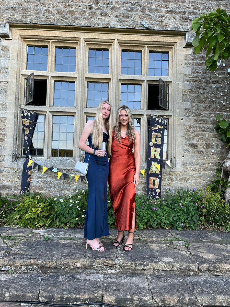 jazzlmae_'s tweet photo. Prom 2022 🍾@DevizesSchool  
and a lovely surprise from @HLanePE https://t.co/WAHw8HGR21