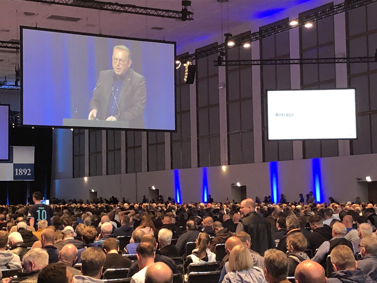 Skulle59's tweet image. „Wo ist das Geld geblieben?“, wollen die Mitglieder #HerthaBSC wissen - und während Vize-Präsident Manske versucht, sein Präsidium zu verteidigen, wird es langsam unruhig im Saal #HerthaMV …