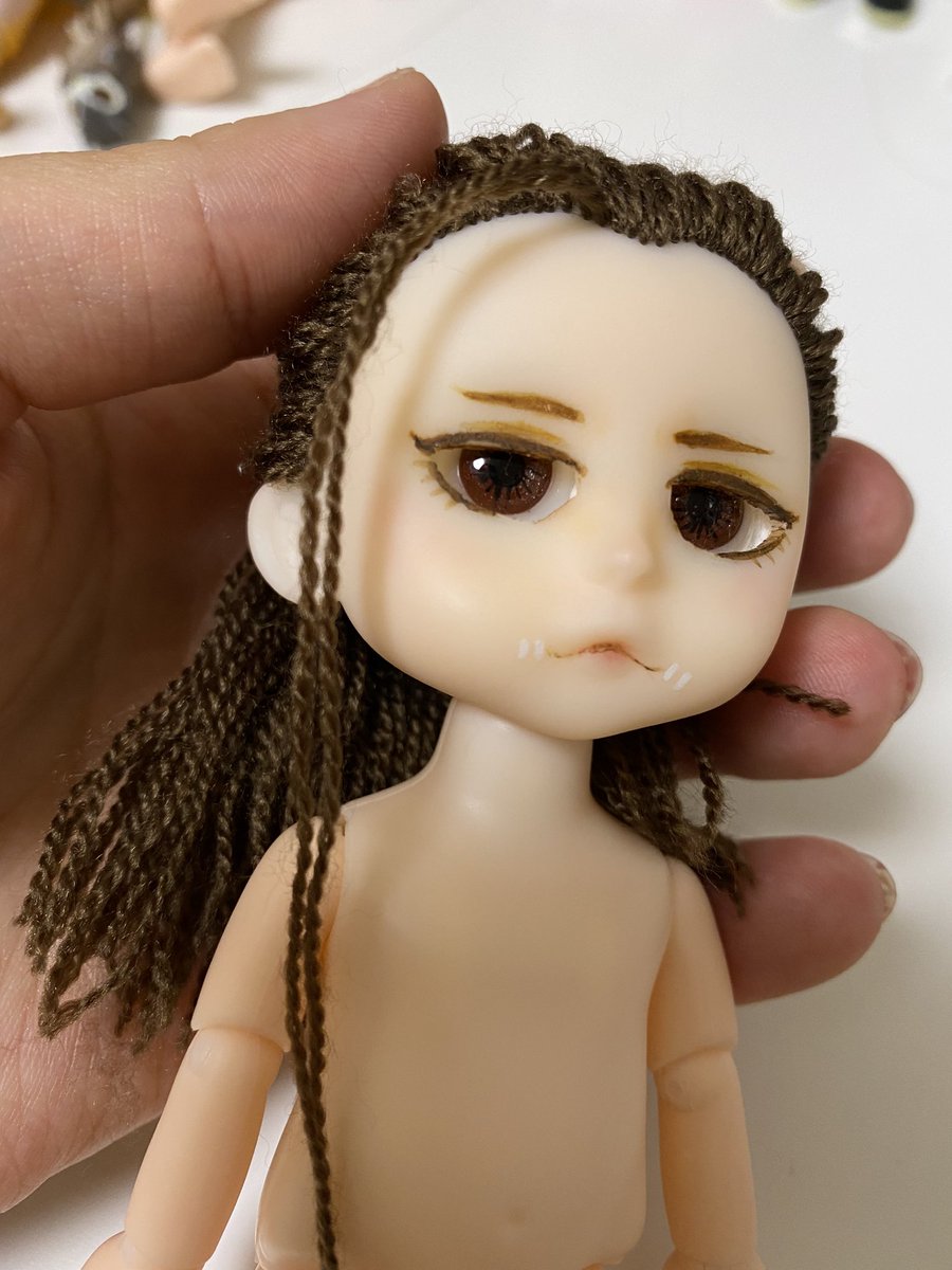 セリアのドールヘッドまとめ。 •カッターで簡単にアイホール開けられた