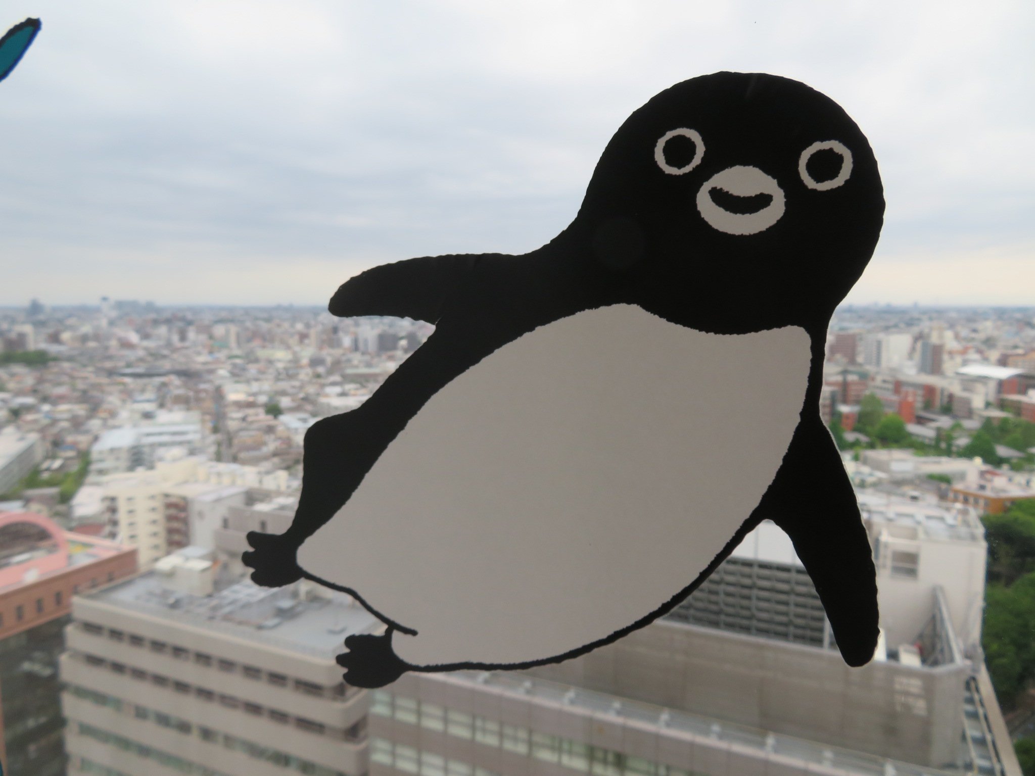 きびたろう Twitter पर Suicaのペンギンルーム Icocaルーム Kitacaルーム 部屋窓のキャラクターイラストと外の風景を合わせました T Co Tkk3osiiky Twitter