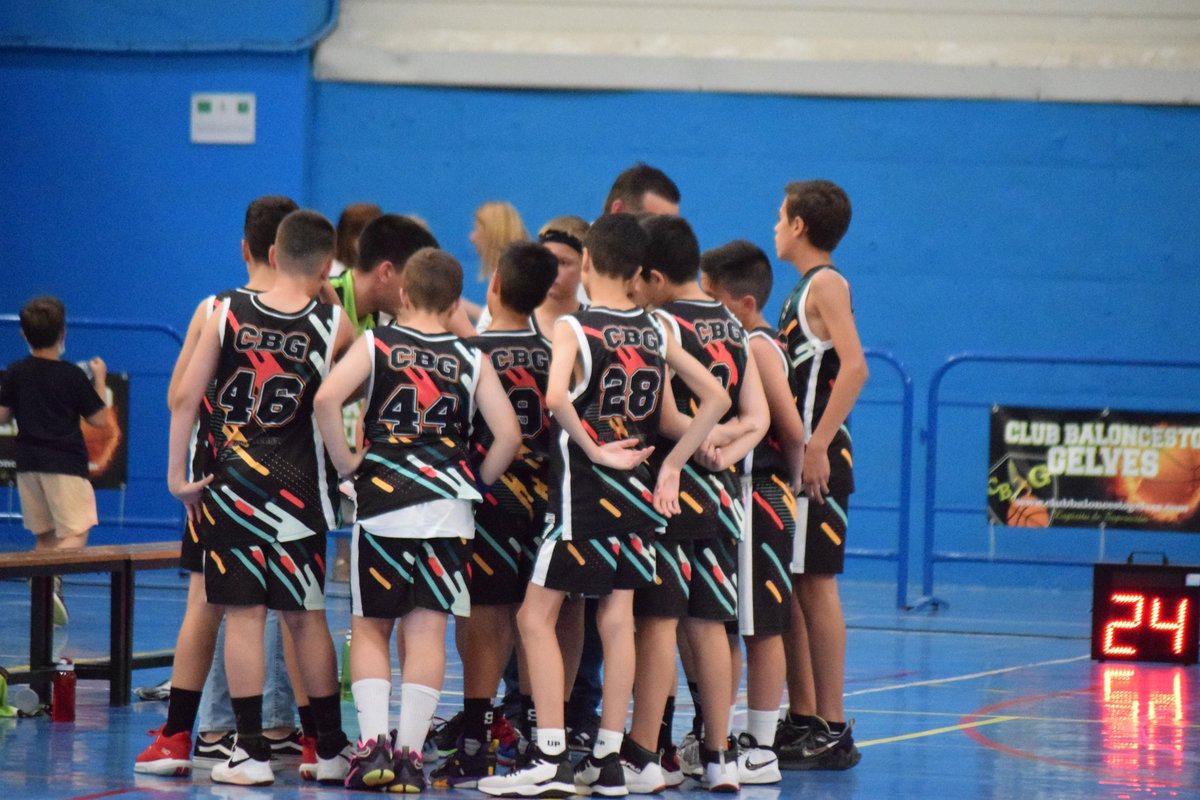 SevillaFAB's tweet photo. #FinalMiniMas2002
Final Liga Minibasket Masculina 21/22
🗓️ 29 de Mayo
🏟️ Pabellón Muriel Bujalance Leal
📍 @gelvescomunica 
⌛ 12:30 h
‼️Final del Segundo Periodo‼️
🏀 @RealBetisBasket 5️⃣3️⃣
🆚️
🏀 @CBGELVES 1️⃣8️⃣
📲 APP "AFICIÓN FAB"
🎥 https://t.co/MUCgbI0gst https://t.co/OevQEXnK1N